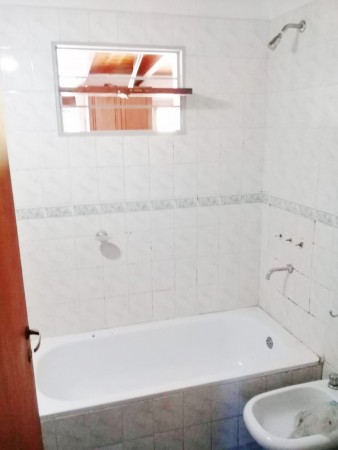 SE VENDE CASA ZONA PARACAO 3 DORMITORIOS