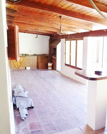 SE VENDE CASA ZONA PARACAO 3 DORMITORIOS