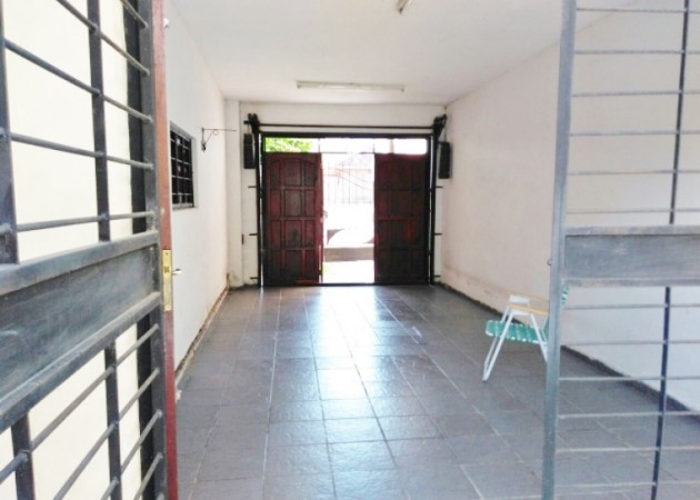 RETSADA CASA EN VENTA  ZONA BLAS PARERA Y DON BOSCO