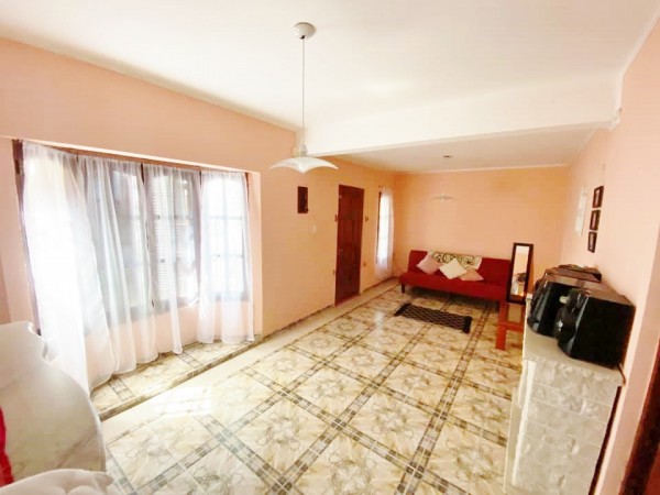 RETSADA CASA EN VENTA  ZONA BLAS PARERA Y DON BOSCO