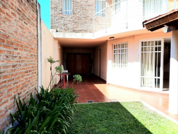 SE VENDE CASA ZONA CENTRO-PARQUE