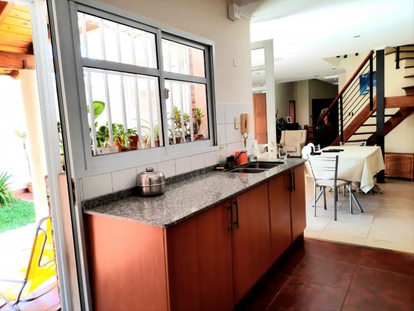 SE VENDE CASA ZONA CENTRO-PARQUE