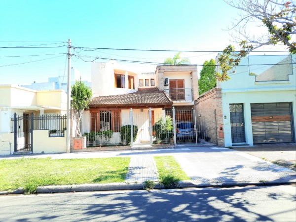 SE VENDE CASA ZONA CENTRO-PARQUE