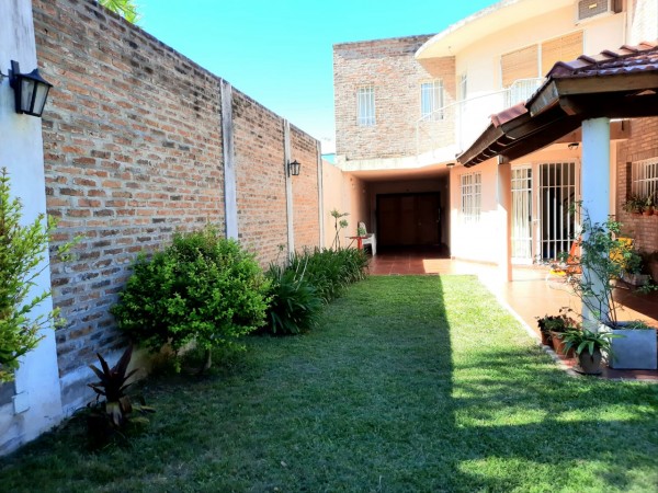 SE VENDE CASA ZONA CENTRO-PARQUE