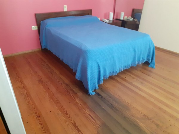 SE VENDE CASA ZONA CENTRO PARQUE CON PISCINA 