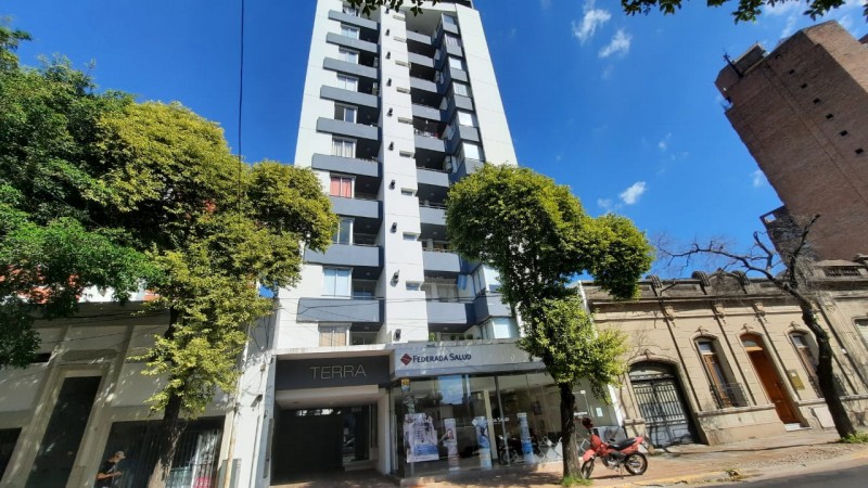 En venta departamento planta baja con patio y cochera