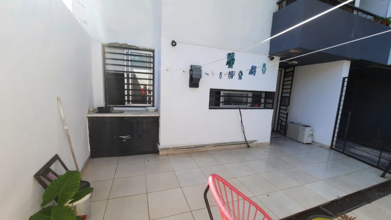 En venta departamento planta baja con patio y cochera