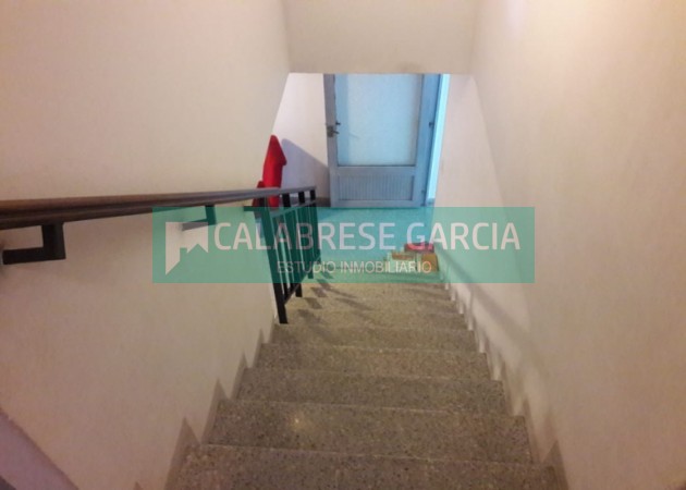 SE VENDE CASA ZONA CENTRO CON COCHERA Y JARDIN VERDE