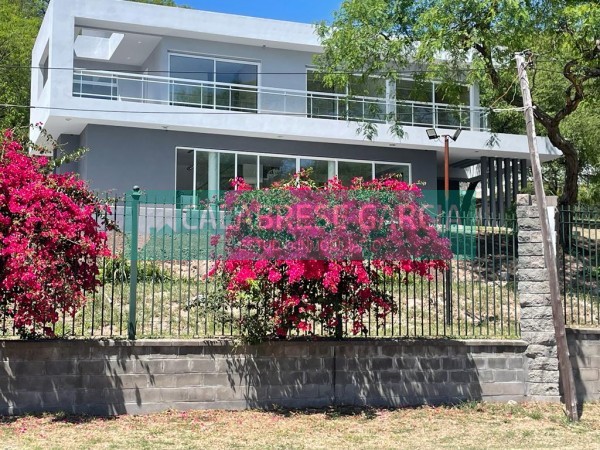 SE VENDE CASA A ESTRENAR PUERTO URQUIZA