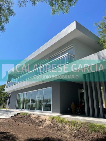 SE VENDE CASA A ESTRENAR PUERTO URQUIZA