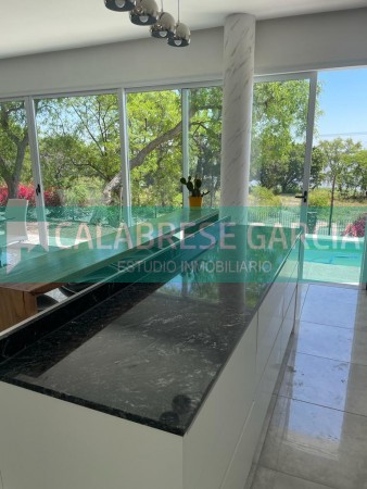 SE VENDE CASA A ESTRENAR PUERTO URQUIZA