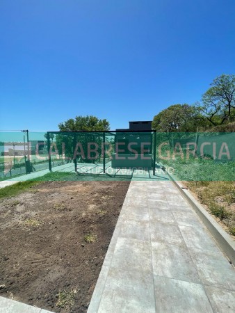 SE VENDE CASA A ESTRENAR PUERTO URQUIZA